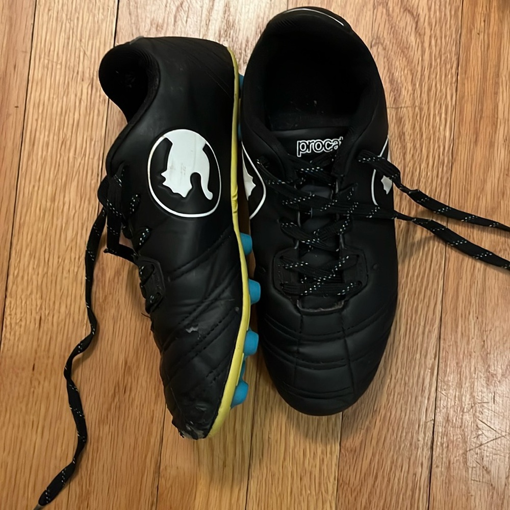 Procat soccer cleats Size 4